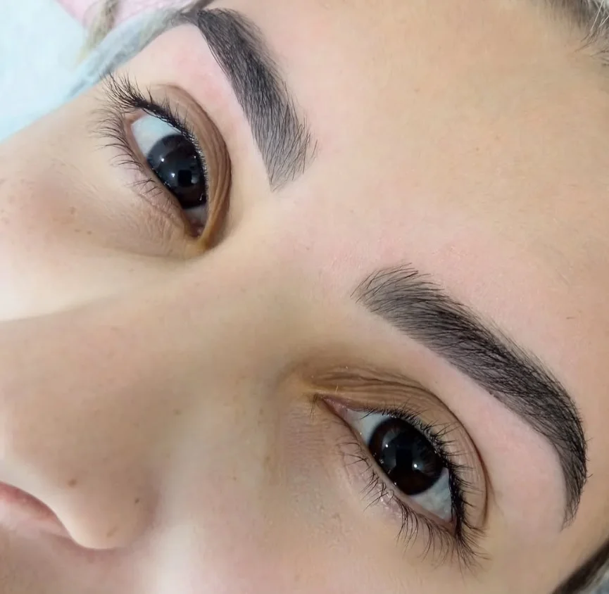 Design de sobrancelhas com henna - trabalho 2